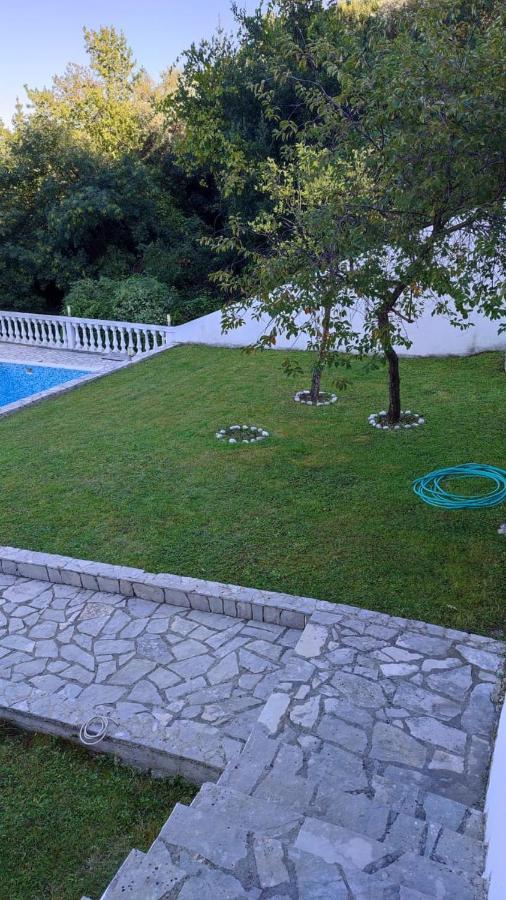Mountain Bay Views Apartments Njivice Exterior foto