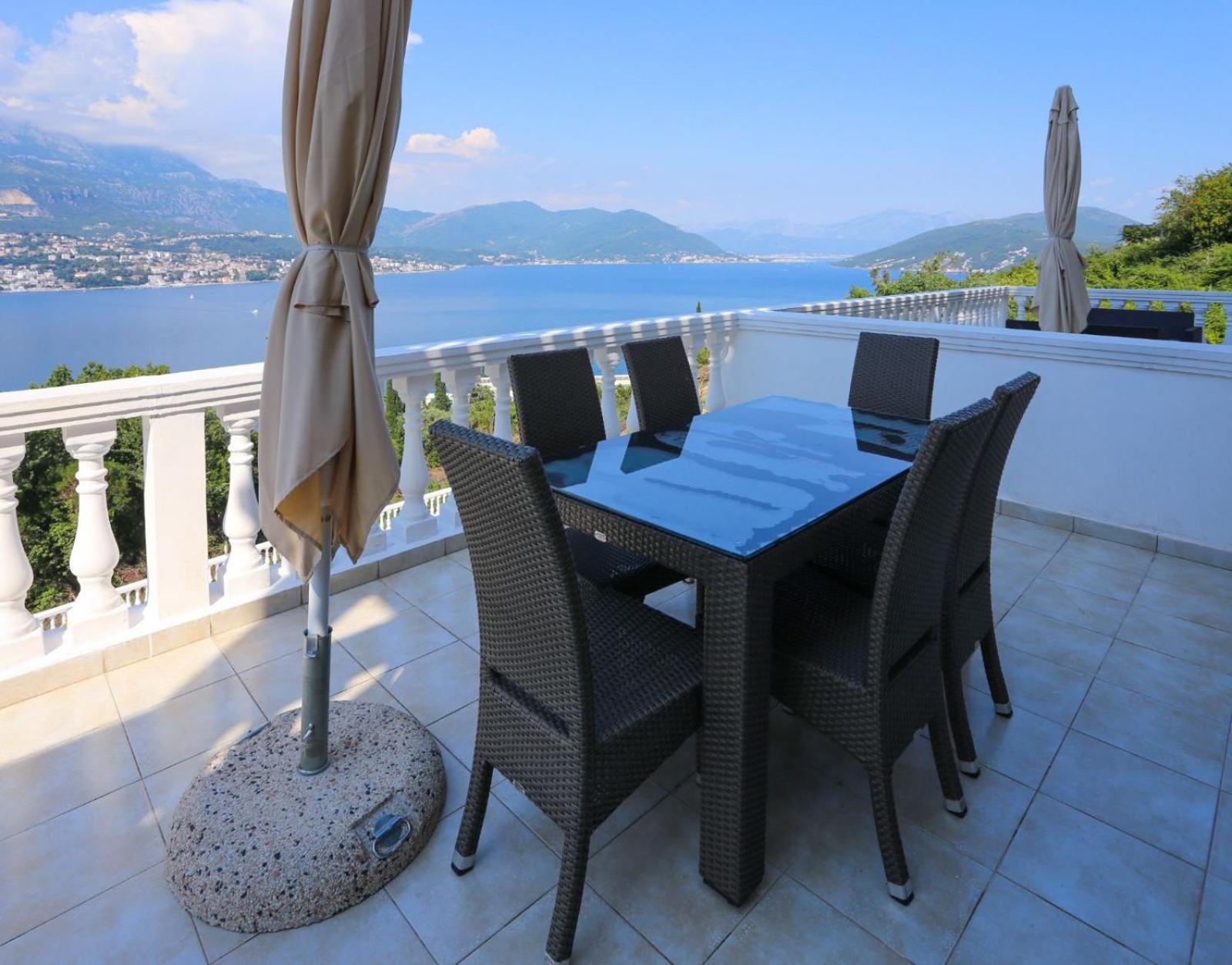 Mountain Bay Views Apartments Njivice Exterior foto